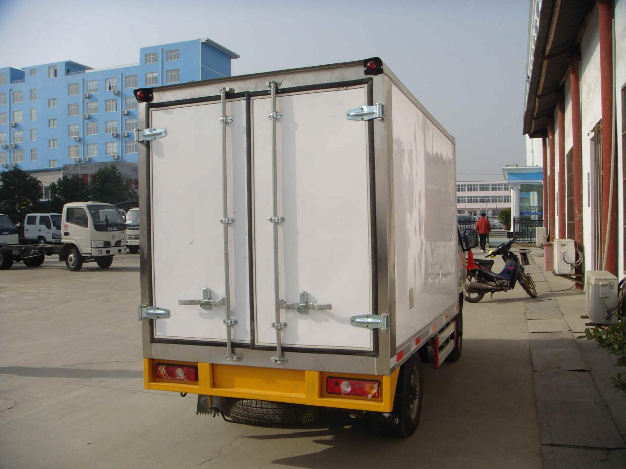 Refrigerated truck